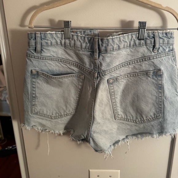 ZARA cut off distressed jean shorts - Picture 4 of 4